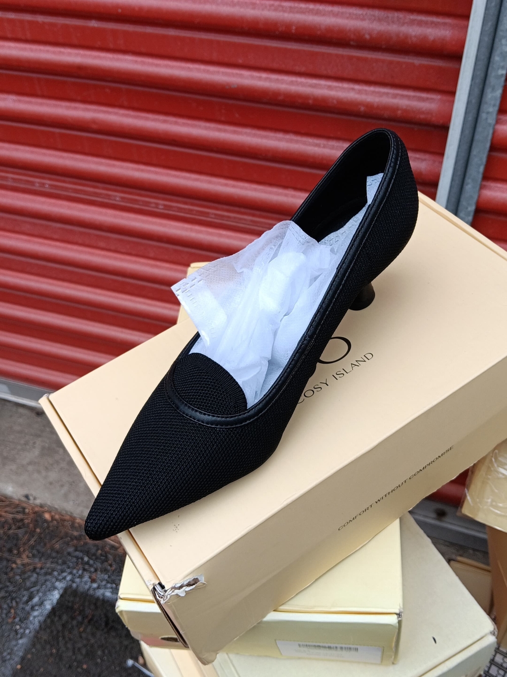 Pointed Toe Black Mid-Heel Pump